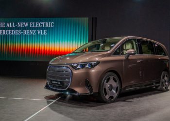 La Mercedes Classe S éclipsée : découvrez l&rsquo;incroyable van électrique 8 places qui va vous surprendre