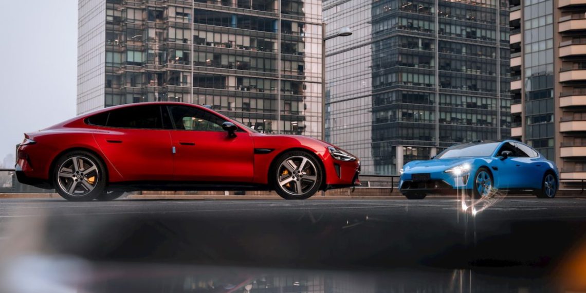 Xiaomi surprend en recrutant l&rsquo;ex-directeur des ventes de Tesla en Chine pour booster ses ventes automobiles