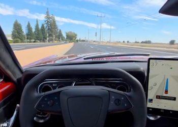 Cette Ford Mustang de 1966 transformée en Tesla va vous laisser sans voix avec son « Full Self-Driving » fonctionnel !