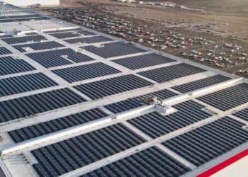 Elon Musk abandonne son rêve solaire pour un chatbot IA que personne n&rsquo;utilise vraiment !