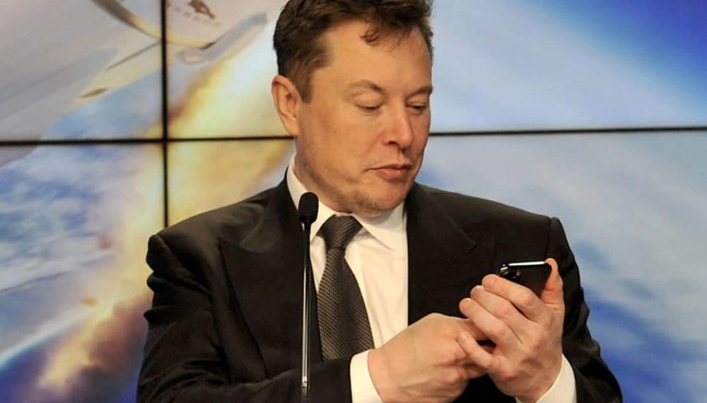 Ce que Tesla prépare pour les téléphones va vous surprendre, selon un analyste