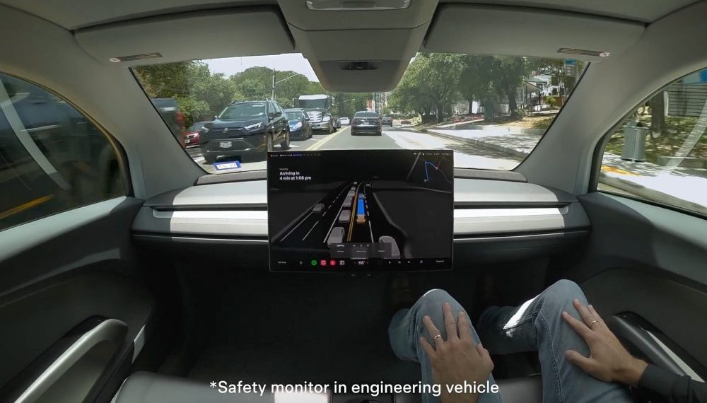 Vous ne croirez pas ce que Tesla teste sur les routes : un Cybercab sans volant ni pédales !