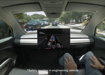 Vous ne croirez pas ce que Tesla teste sur les routes : un Cybercab sans volant ni pédales !