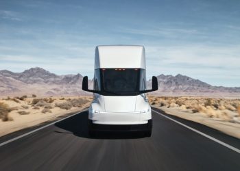 Un mystérieux Tesla Semi aperçu avec un équipement inédit avant son lancement imminent !