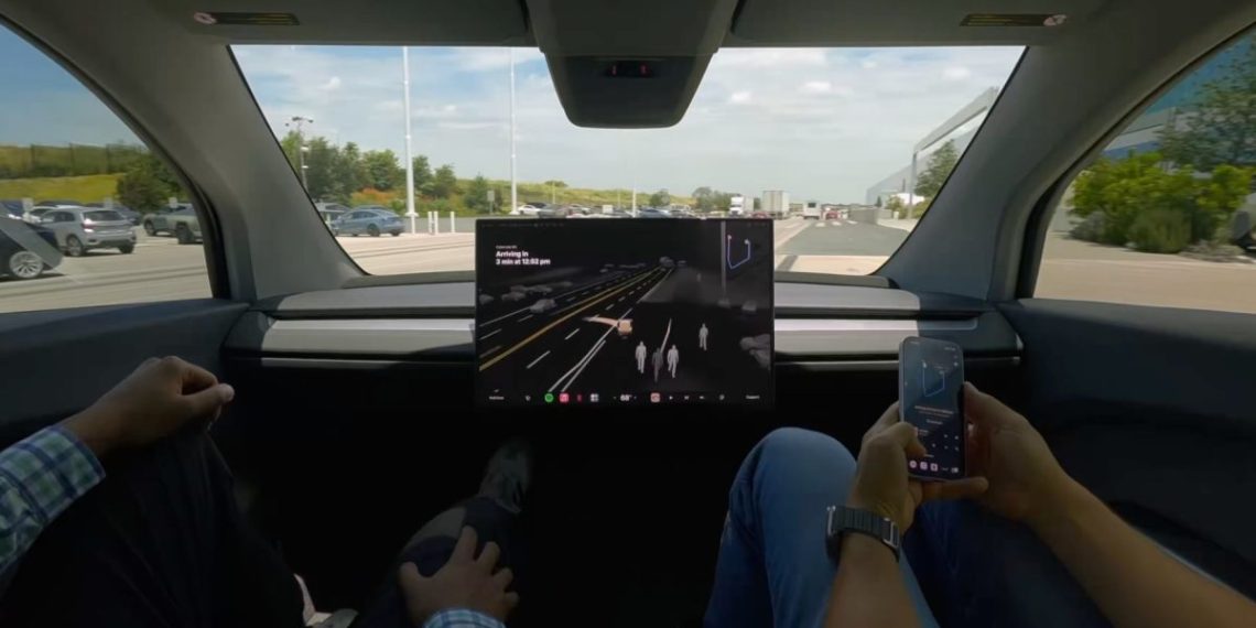 Des employés de Tesla déjà transportés par le mystérieux Cybercab sur le parking de Giga Texas ?