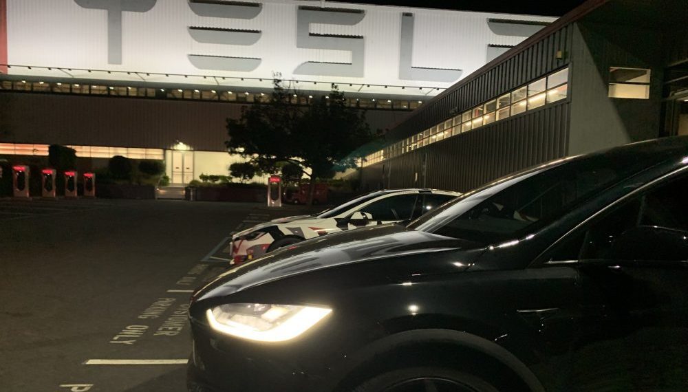 La Californie tourne le dos à Tesla : découvrez pourquoi Rivian et Lucid raflent la mise des incitations EV !
