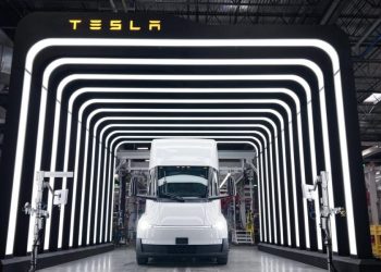 Tesla Semi : la timeline pour l&rsquo;Autopilot révélée – l&rsquo;attente du Cybercab change tout !